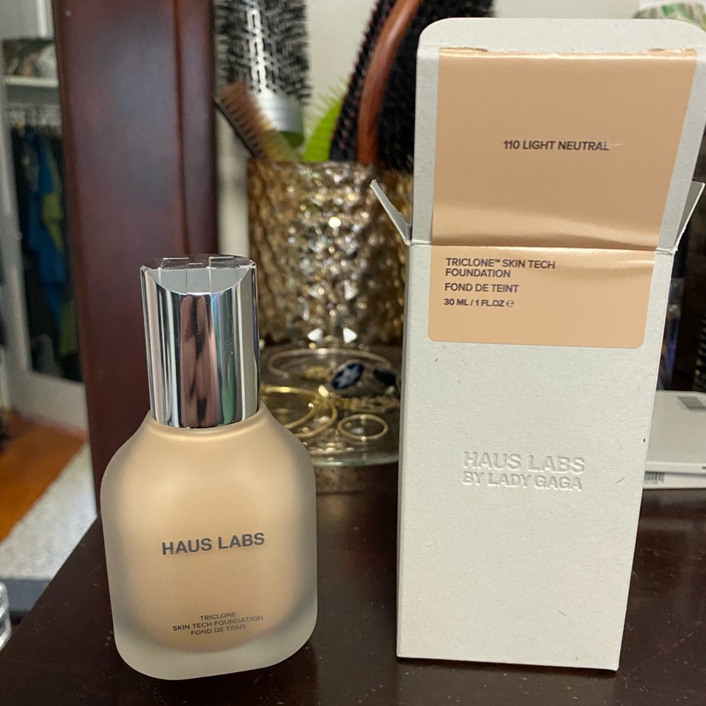 Haus Labs Lady Gaga TRICLONE SKIN TECH MEDIUM COVERAGE FOUNDATION 110 LightNtrl